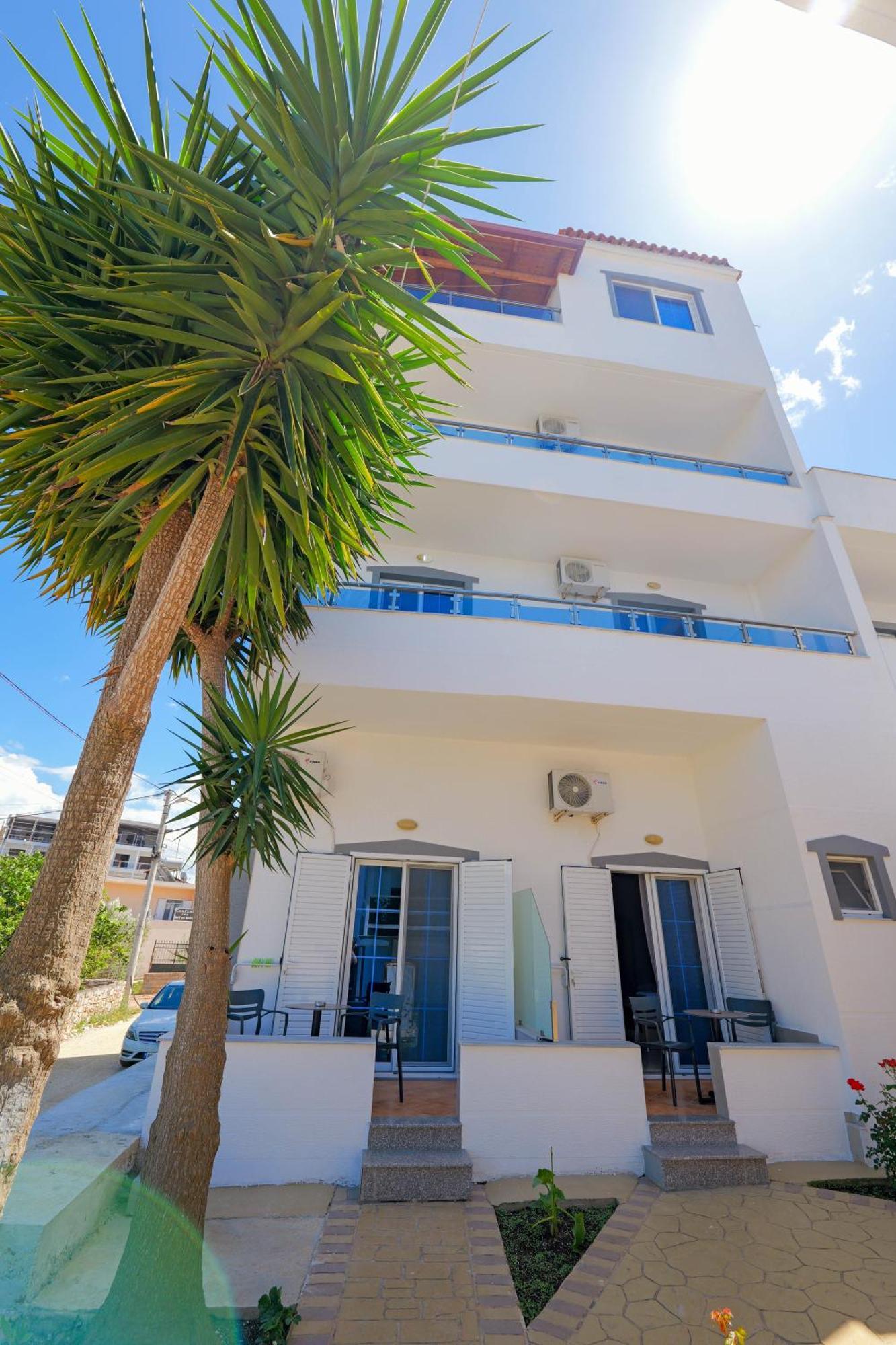 Hotel Deja Vu Ksamil Exterior photo