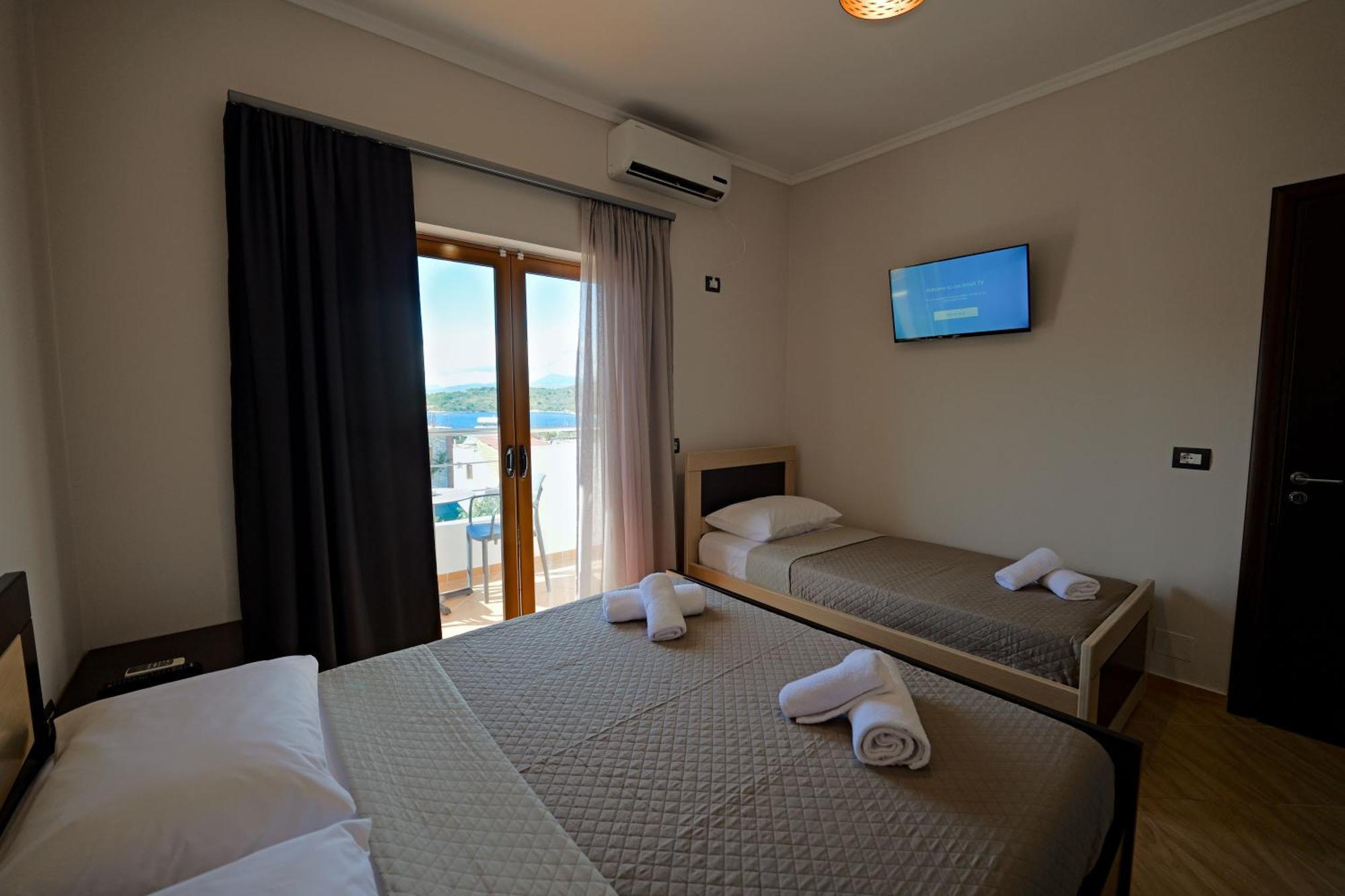 Hotel Deja Vu Ksamil Exterior photo