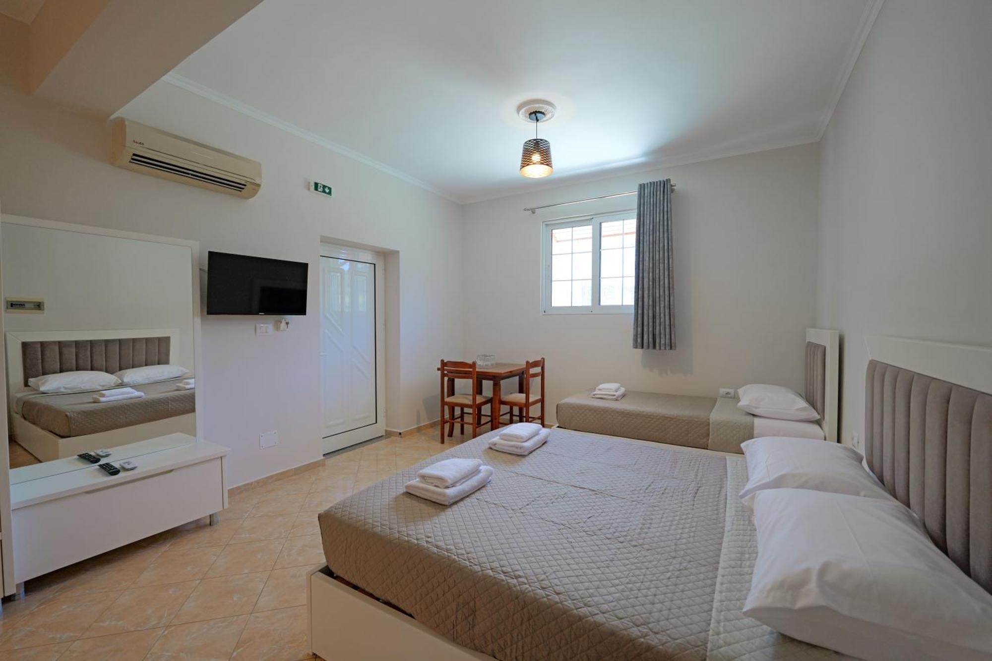 Hotel Deja Vu Ksamil Room photo