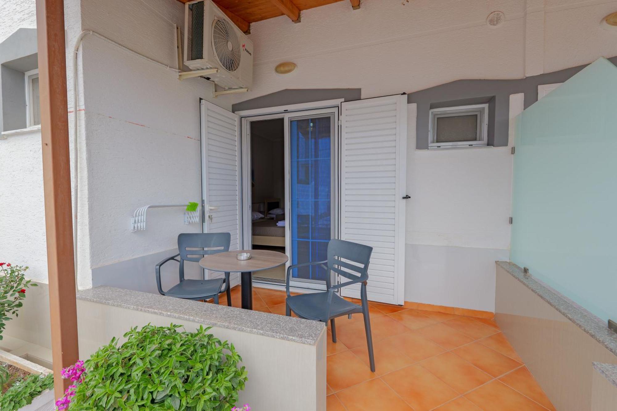 Hotel Deja Vu Ksamil Exterior photo
