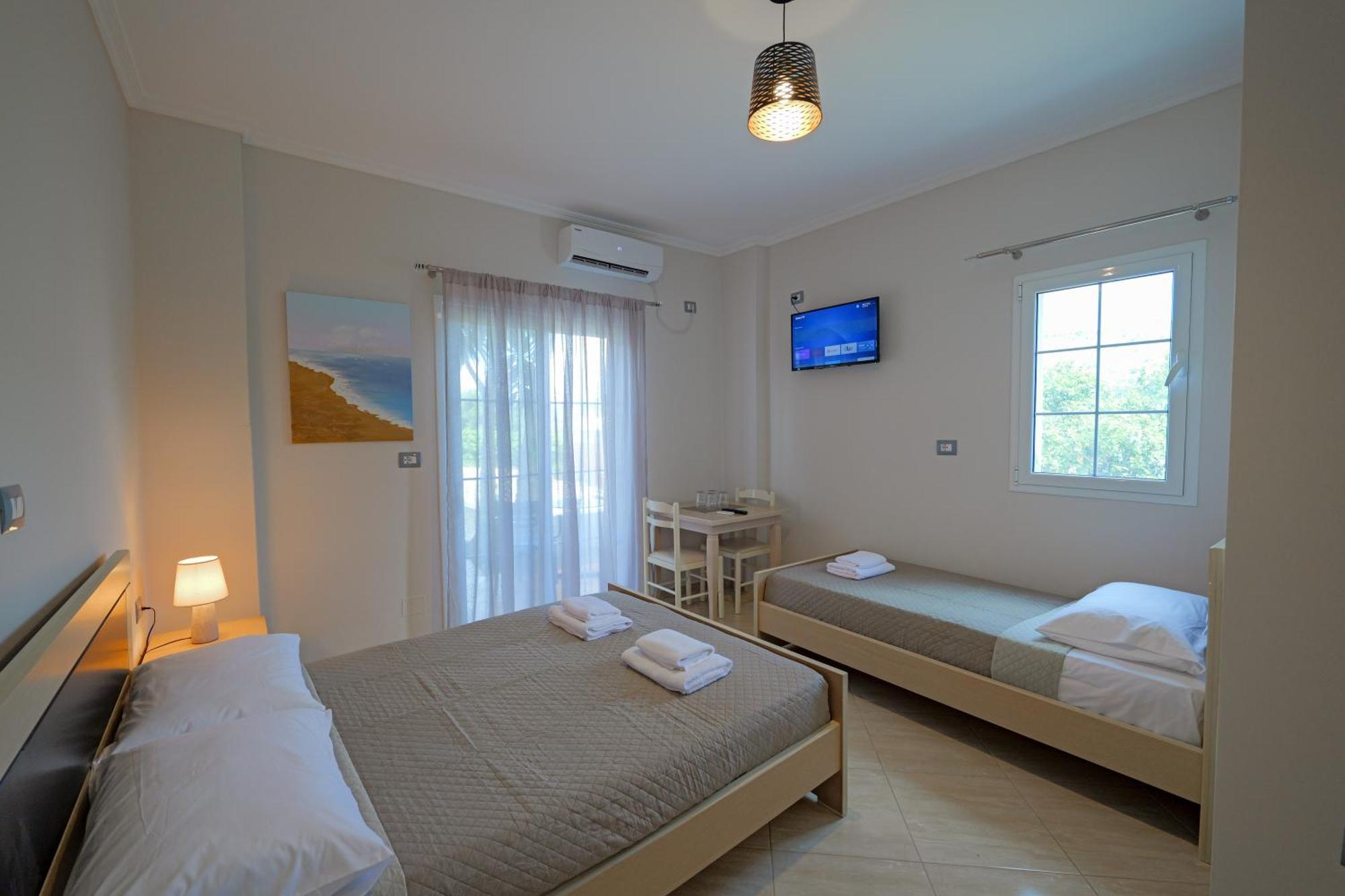 Hotel Deja Vu Ksamil Exterior photo